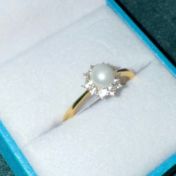 Victoria Emerson Mya Pearl Ring with Halo sz 8 NEW! - Picture 2 of 5